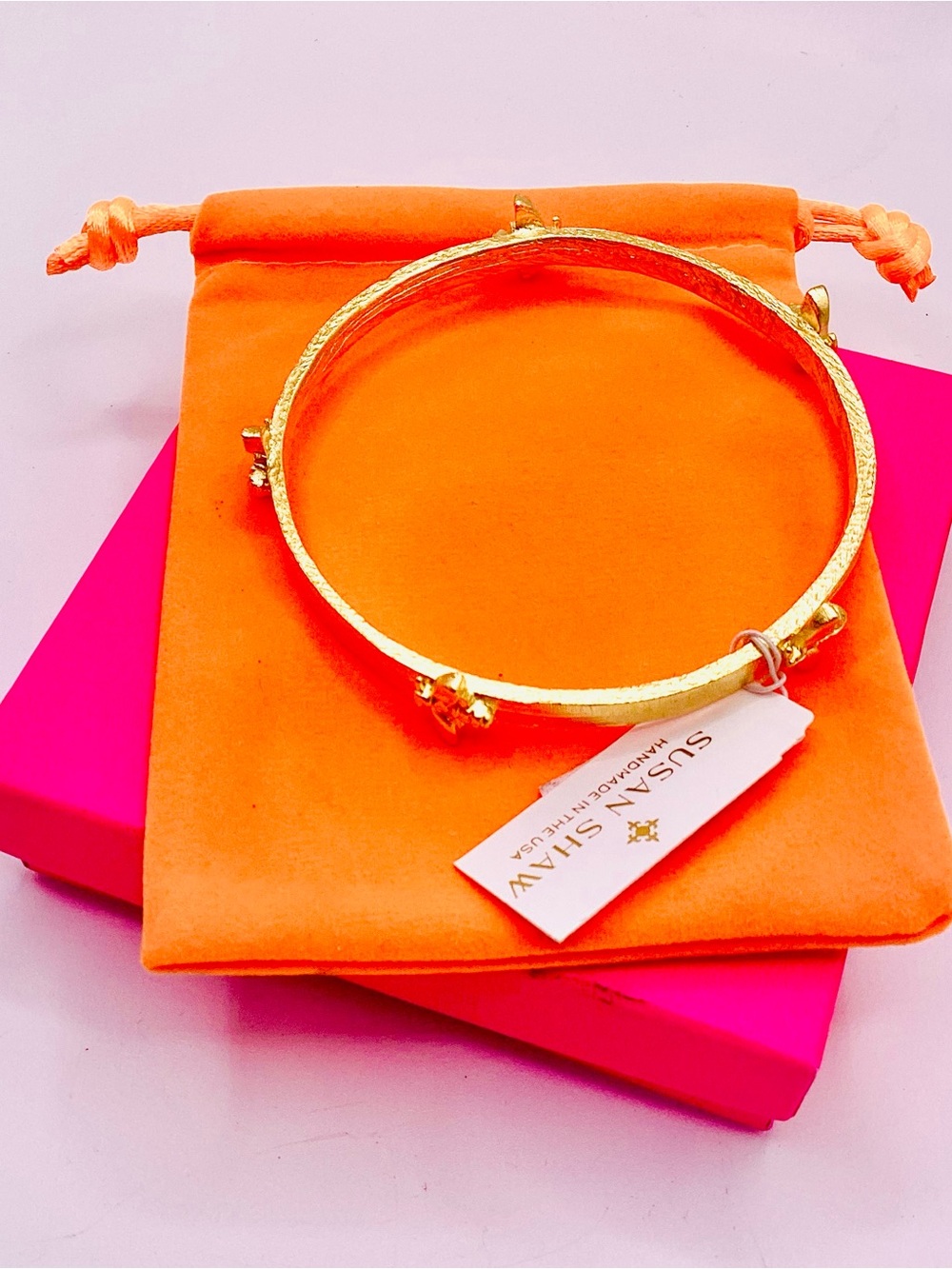 SUSAN SHAW Gold Bees Bangle Bracelet